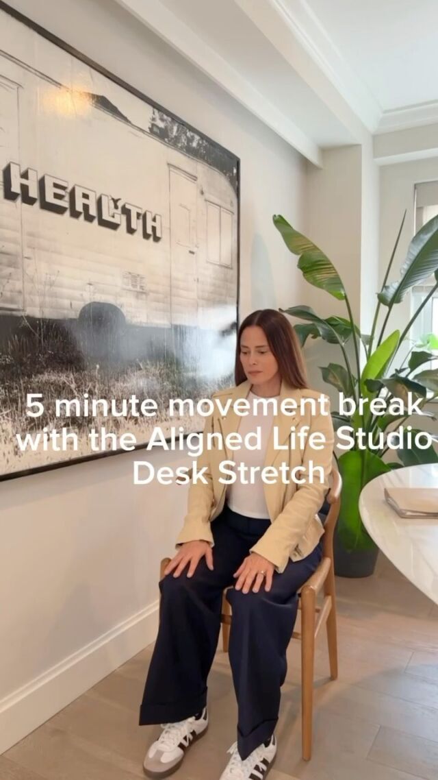 Our founder @keriglassman is always looking for ways to move her body—even during long days at her desk. One of her fave things to do is to take what @loroxburgh calls «movement breaks» to work her body (including fascia) without changing clothes for a workout, or even in this case getting up from her desk!

You can find this 5 minute desk stretch in the Aligned LIfe Studio. 

It will quickly help:
- reduce stress and rebalance the nervous system
- remind you that you are taking care of YOU—this can help motivate you to continue to make healthy choices for the rest of the day
- give you a mental break and then help you be more productive when go back to work

☀️ If you are coming to our Masterclass in Santa Monica in a few weeks you’ll get to do a fascia flow and LEARN directly from @loroxburgh - WE CAN’T WAIT!!